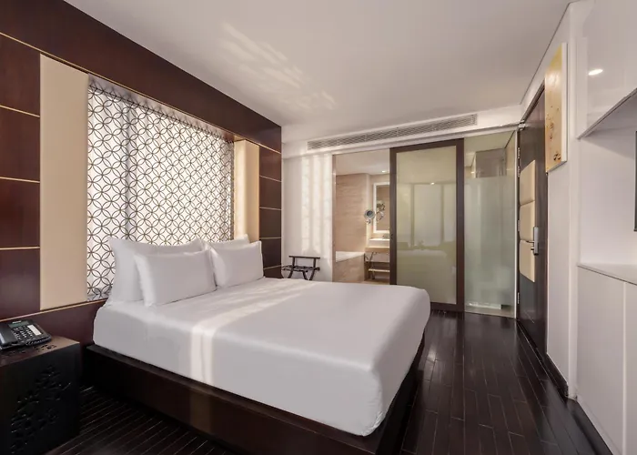 Holiday Beach Hotel Danang