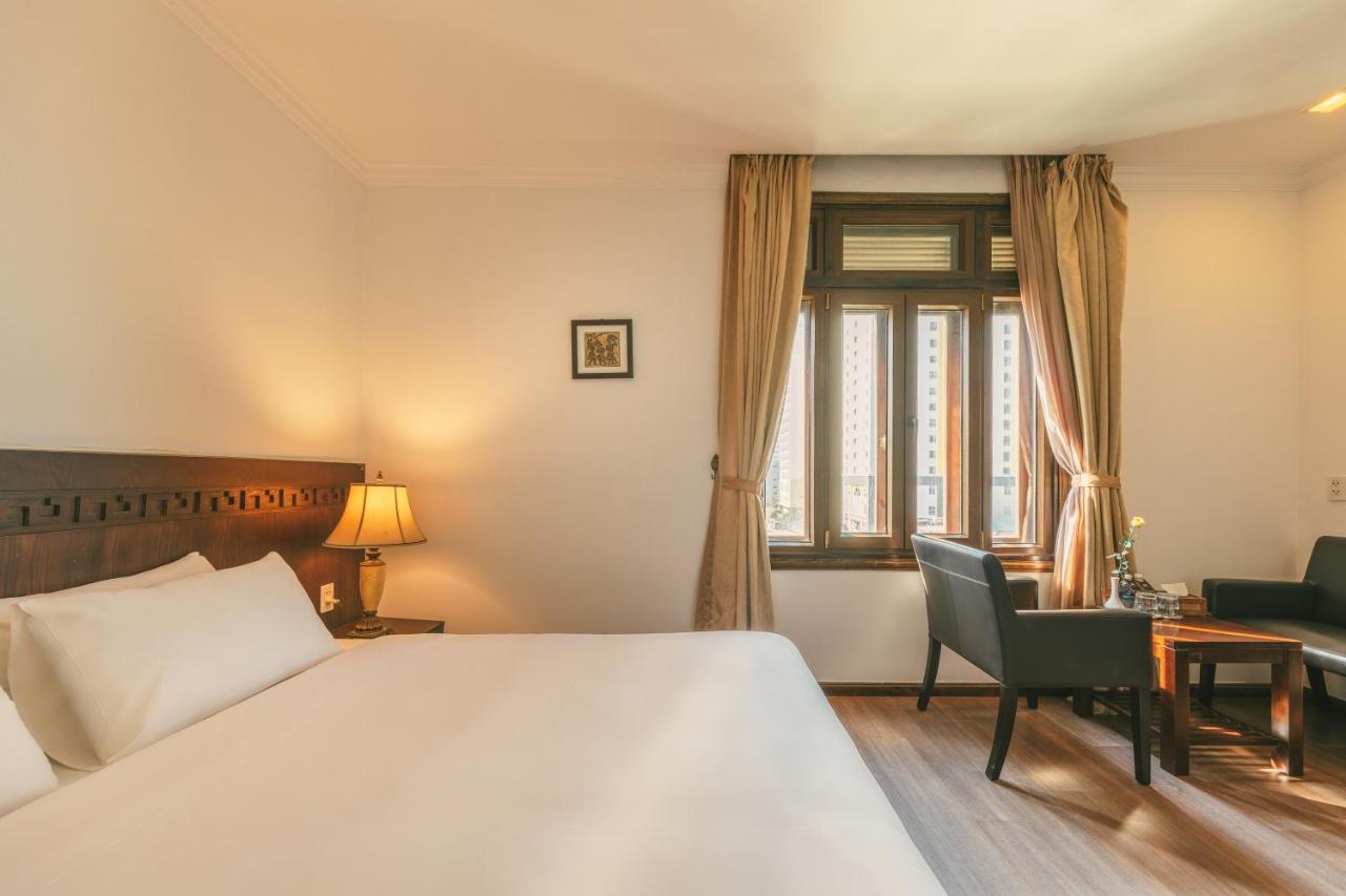 Phòng Deluxe Giường Đôi Nhìn Ra Biển Từ Phía Bên Cạnh