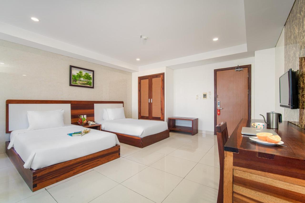 Triple Room Bath,1363861874:JPEG