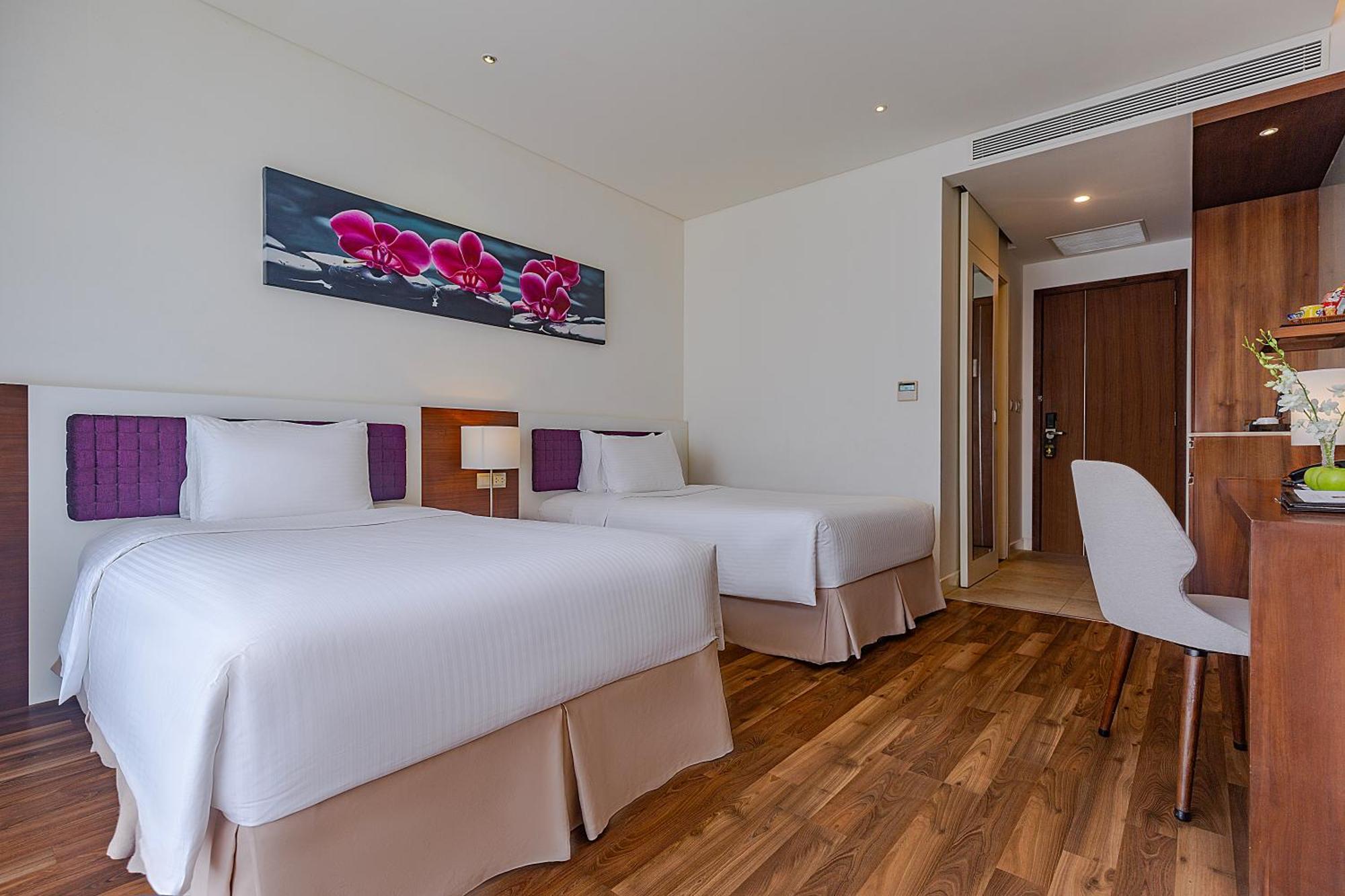 Superior Twin Room with City View