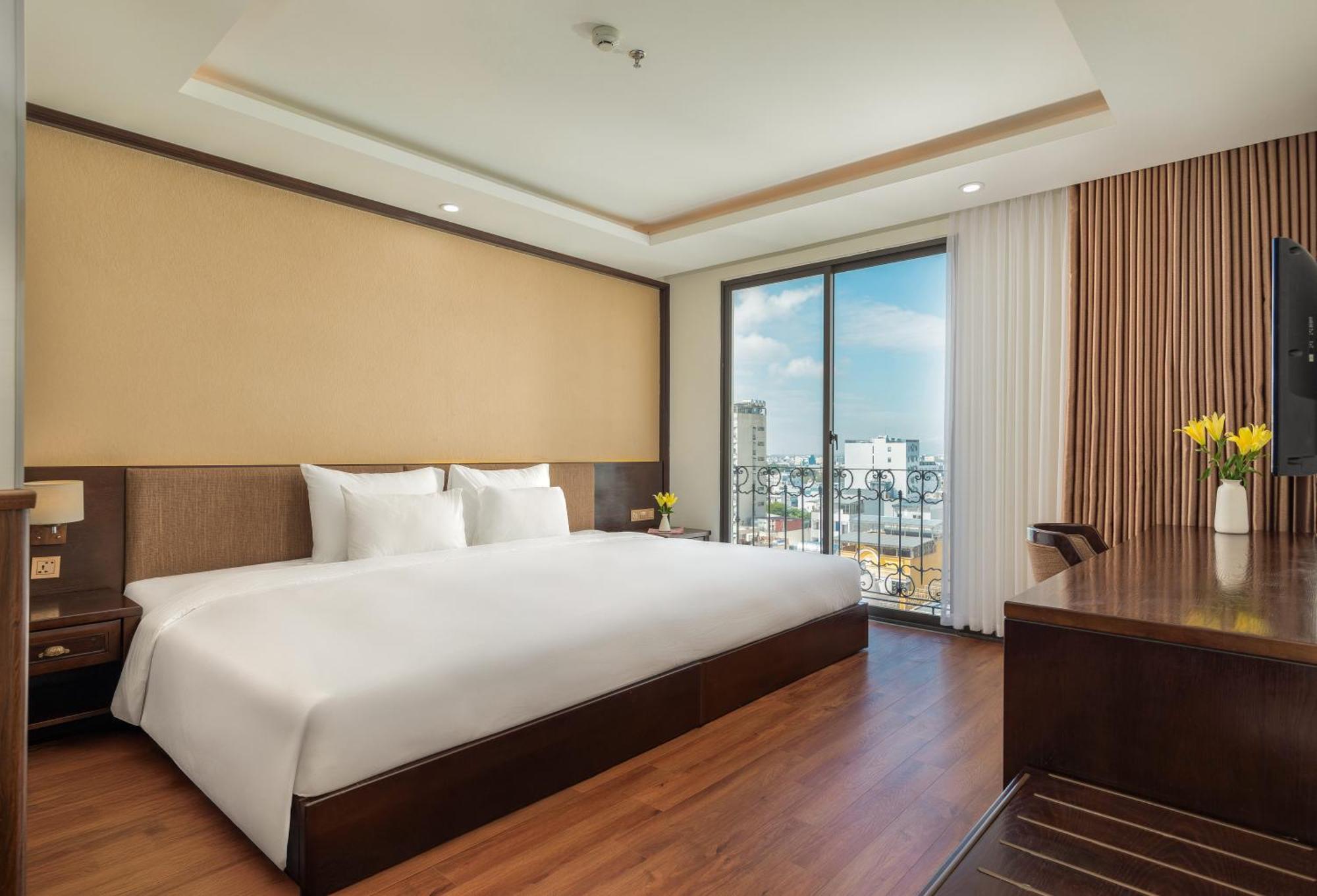 Phòng Deluxe Giường Đôi Có Ban Công