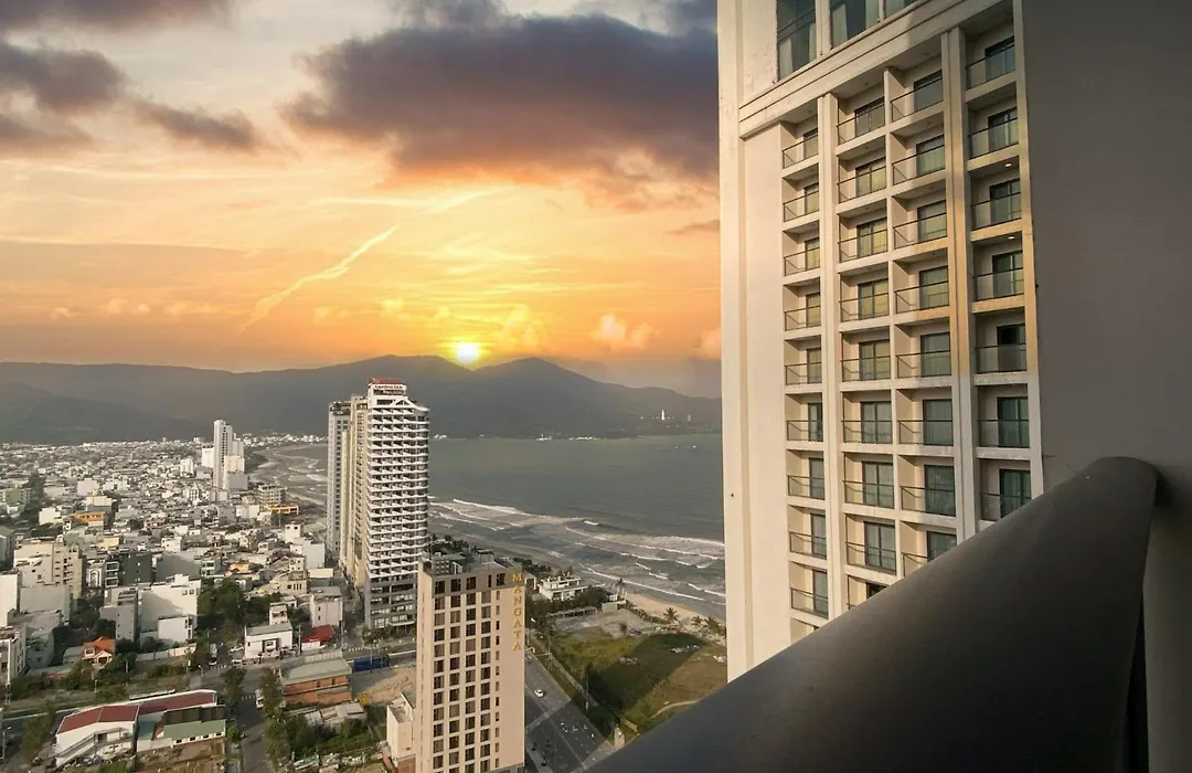 Luxury Apartment - Rooftop Swimming Pool - Beach Front - Hinata Apartment-1