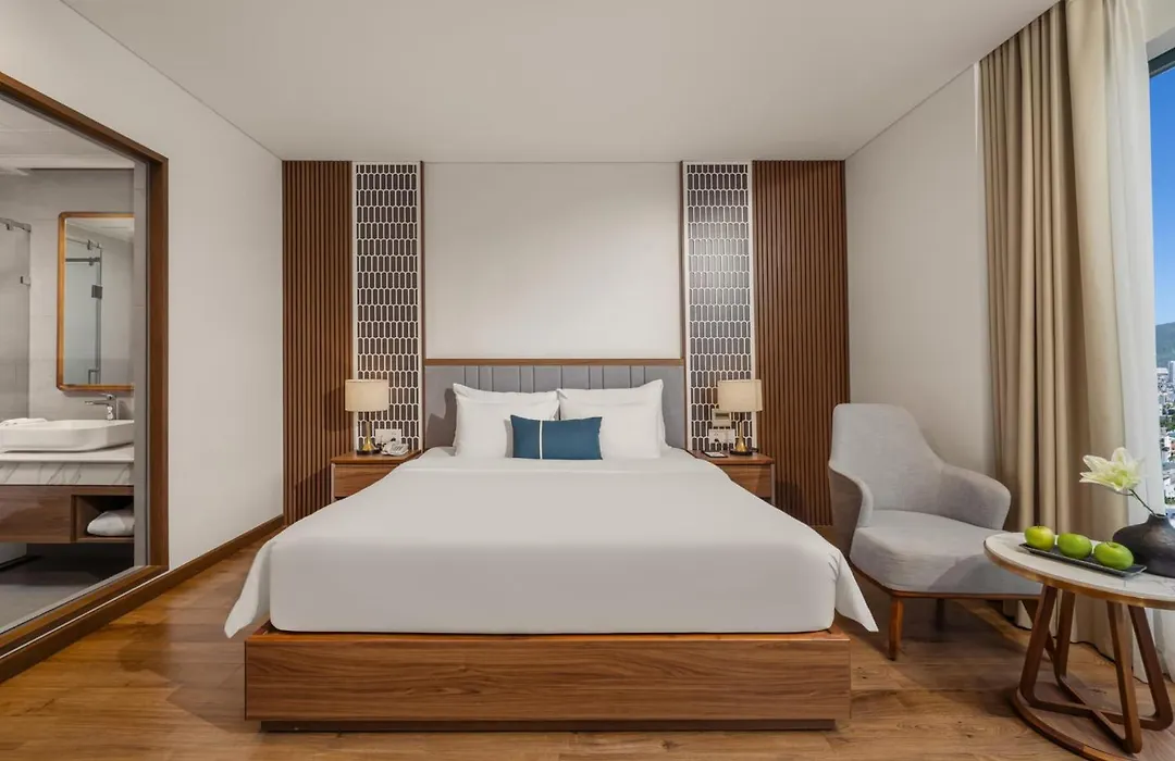 Peninsula Hotel Danang-1