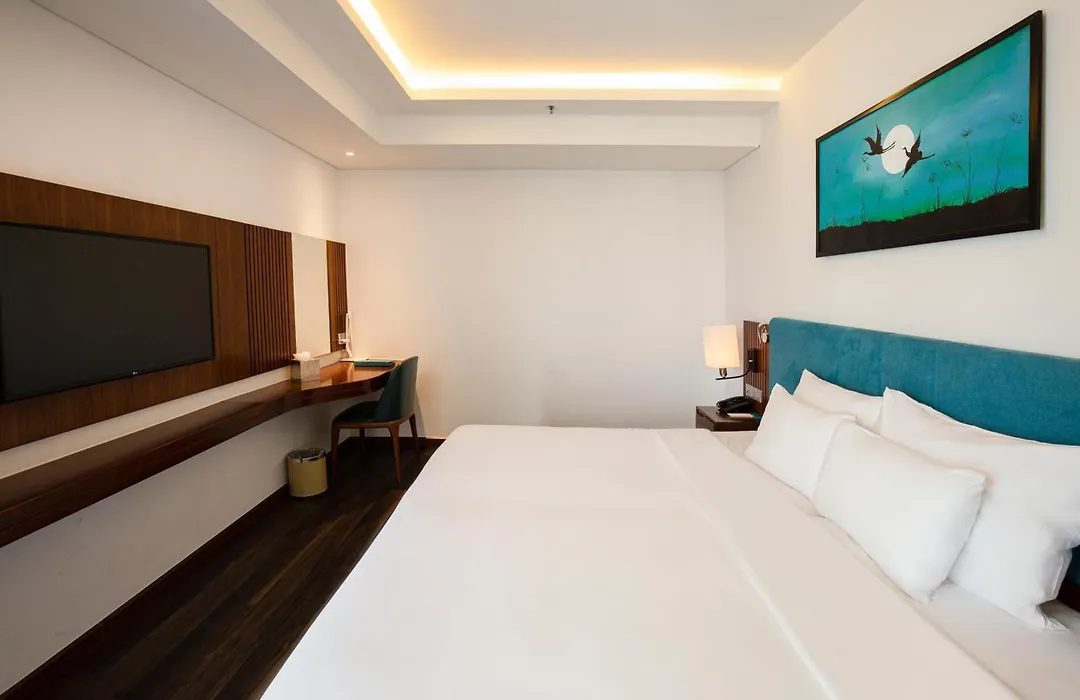 Khách Sạn Maximilan Đà Nẵng Beach-1