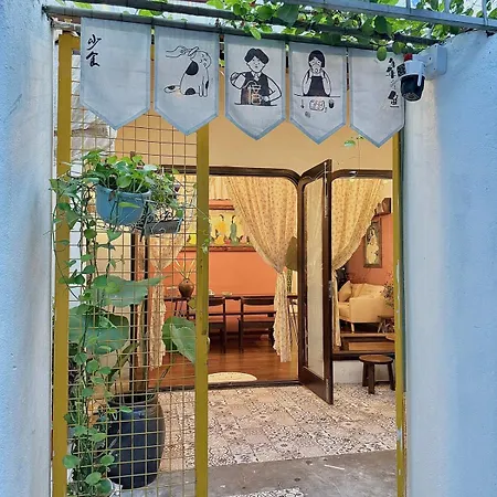 Peaceful Vietnamese - Style House, Yard & Bathtub-3