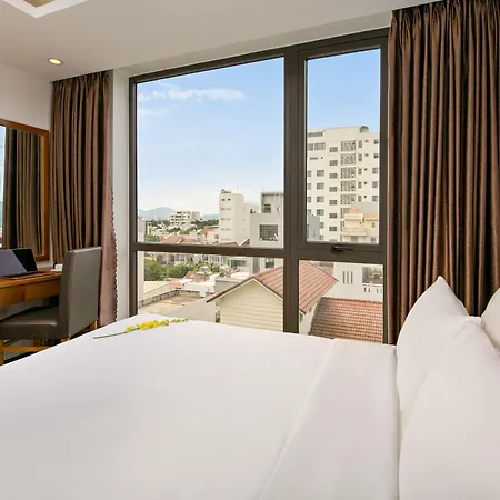 La Beach Hotel-3