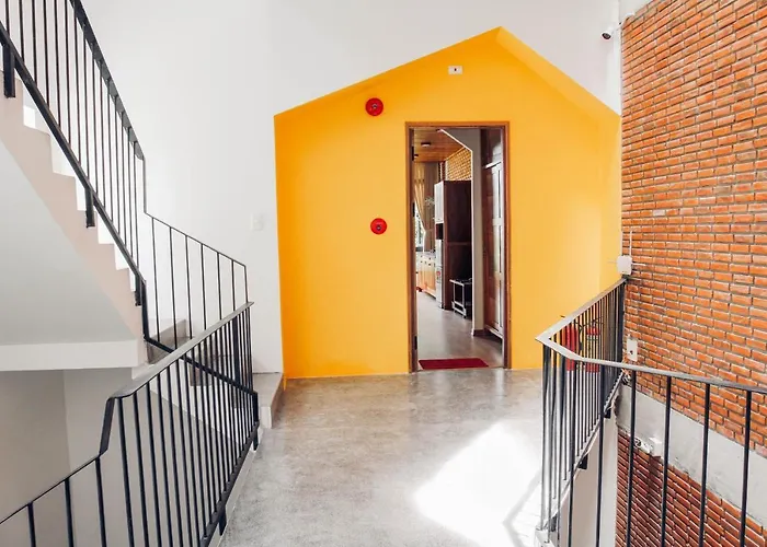Anstay Homestay &