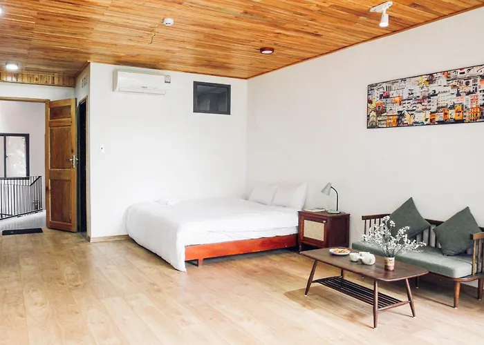 Anstay Homestay &