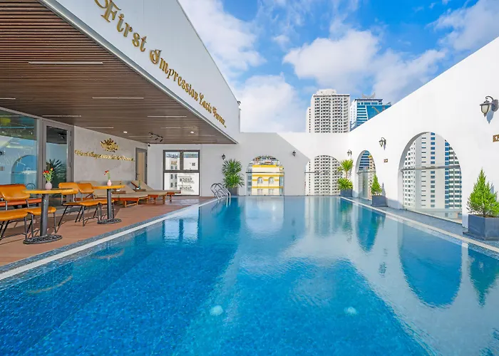 Golden Lotus - Rooftop Bar Sea View